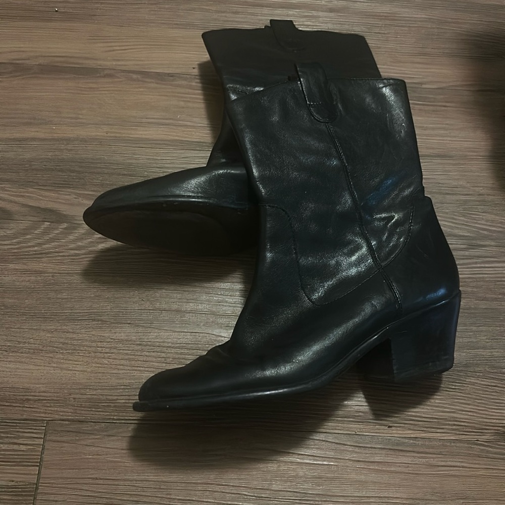 Boutique leather  boots 10